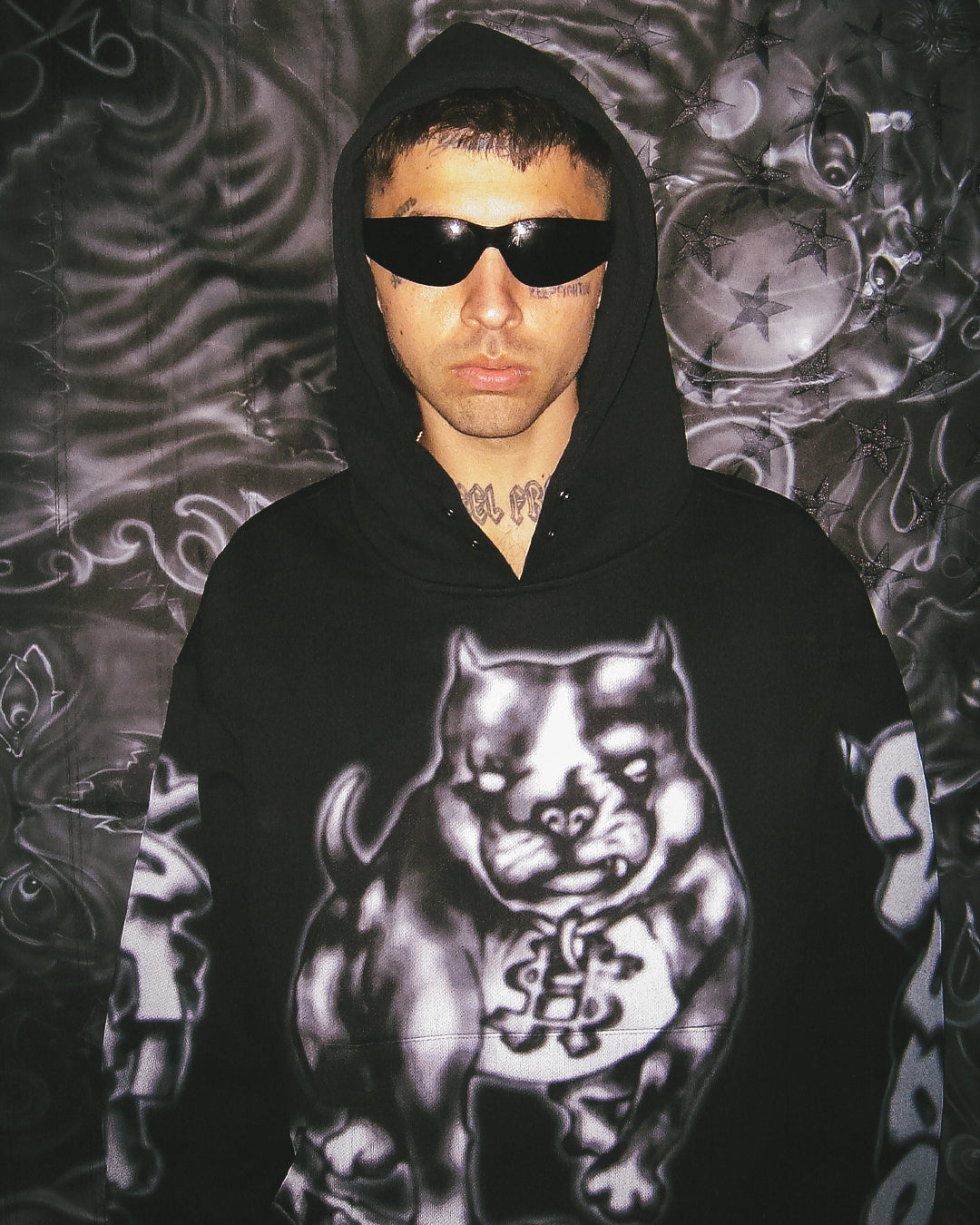 AIRBRUSH BULLDOG HOODIE